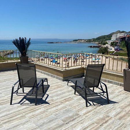 First Line On The Beach Cosy Sea Paradise Apartments Kavarna Buitenkant foto