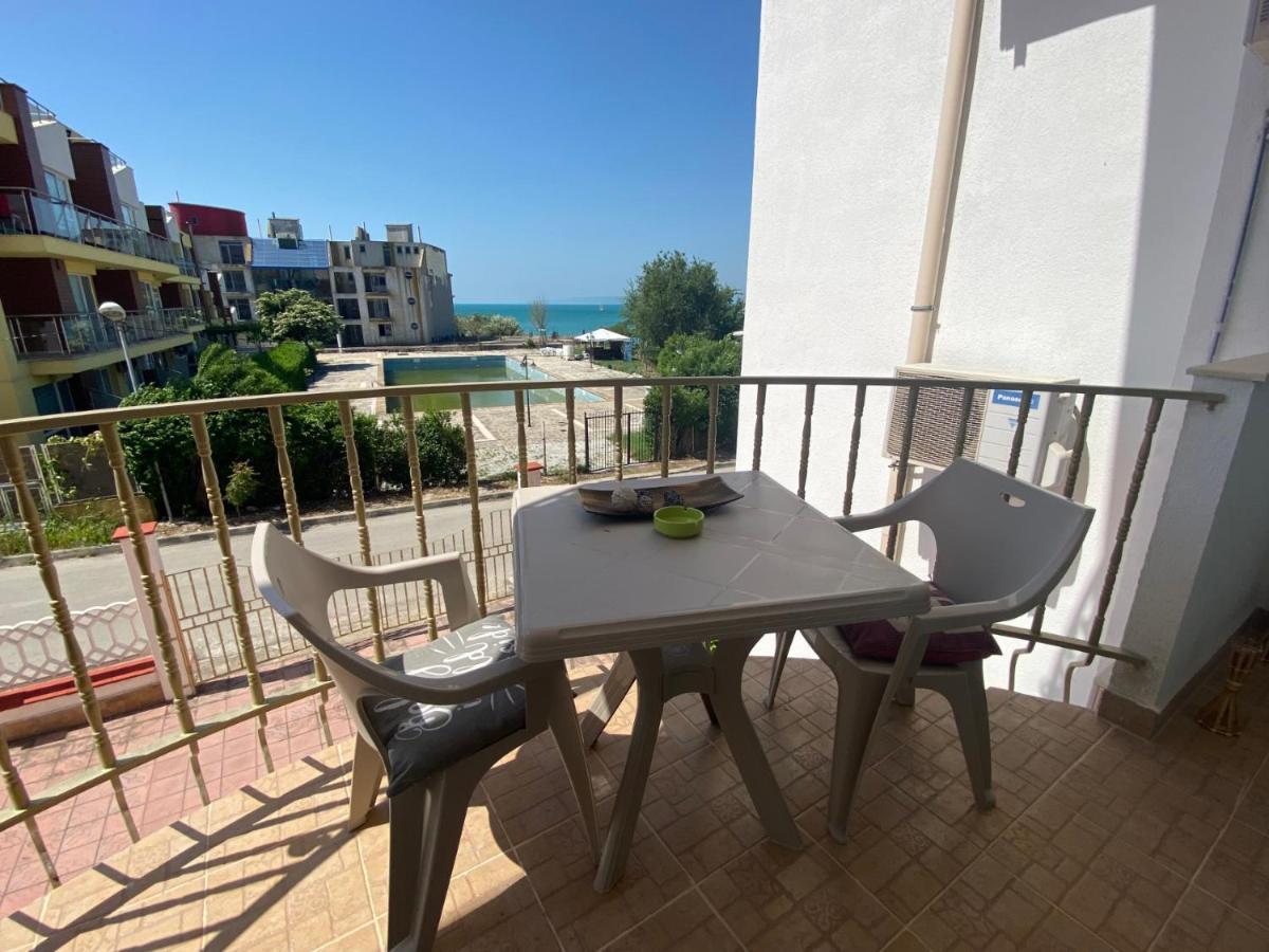 First Line On The Beach Cosy Sea Paradise Apartments Kavarna Buitenkant foto