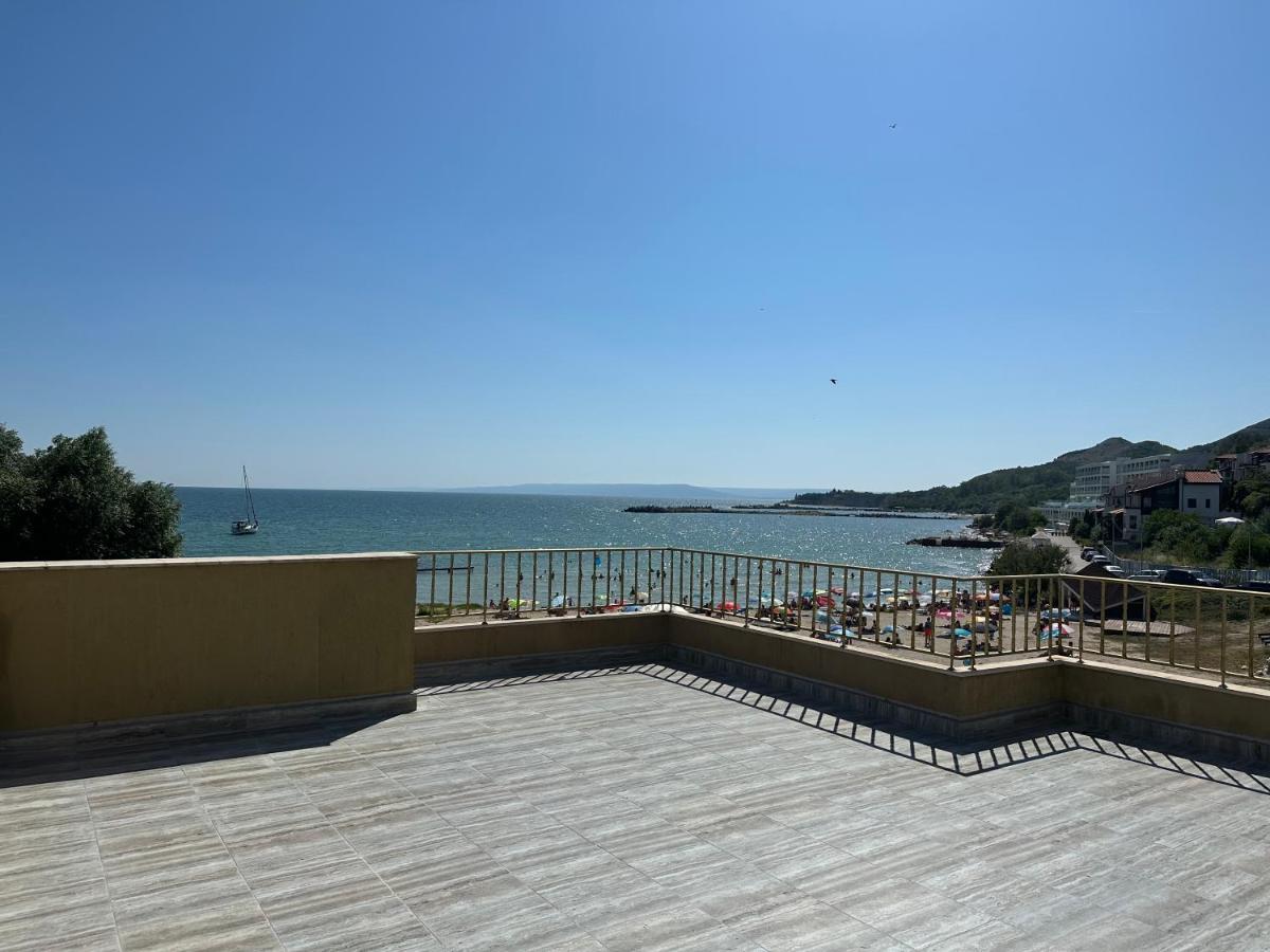 First Line On The Beach Cosy Sea Paradise Apartments Kavarna Buitenkant foto