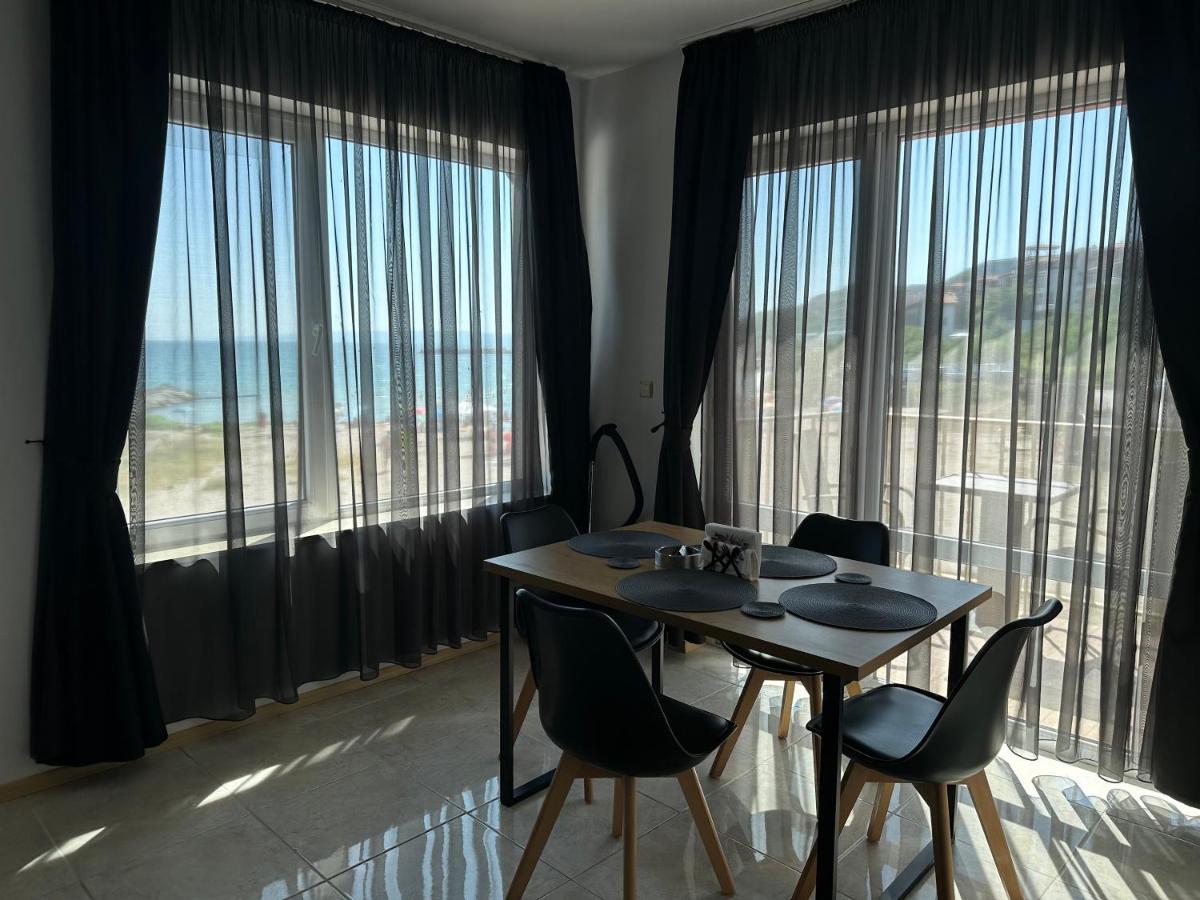 First Line On The Beach Cosy Sea Paradise Apartments Kavarna Buitenkant foto