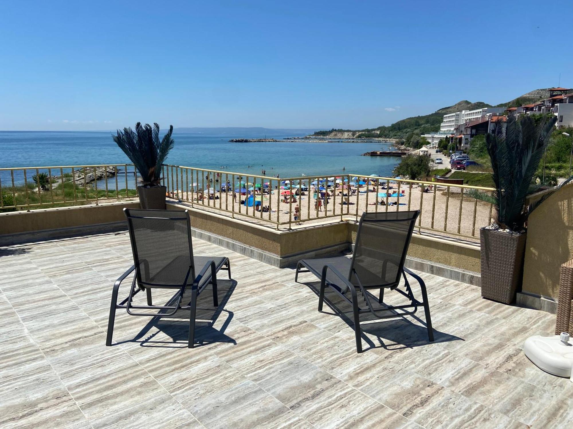 First Line On The Beach Cosy Sea Paradise Apartments Kavarna Buitenkant foto