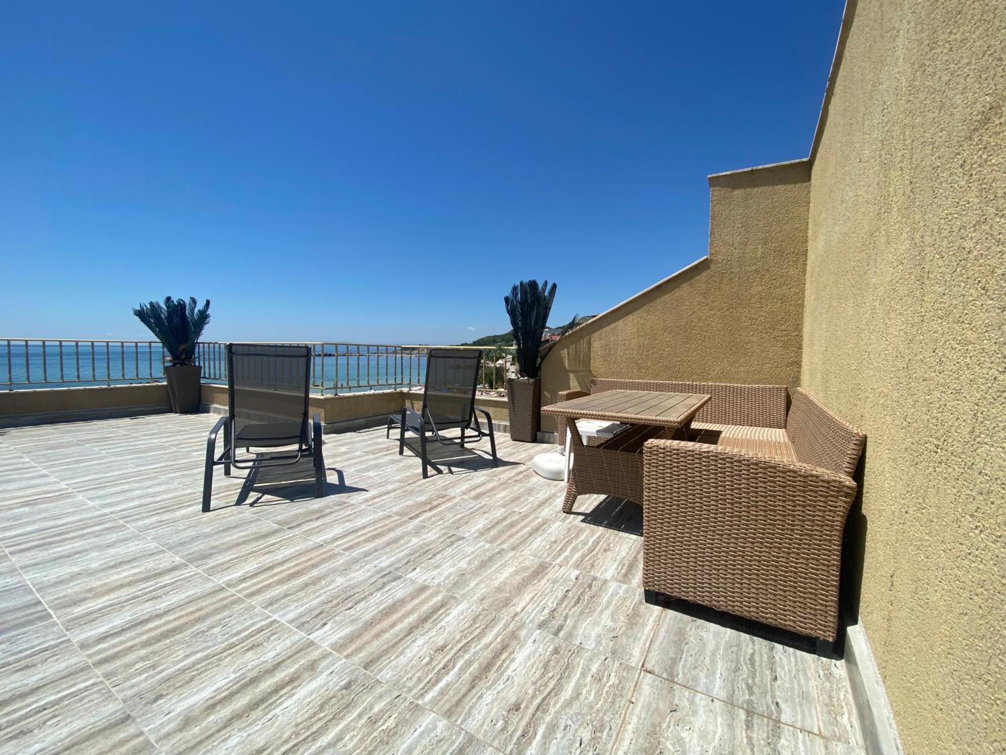 First Line On The Beach Cosy Sea Paradise Apartments Kavarna Buitenkant foto