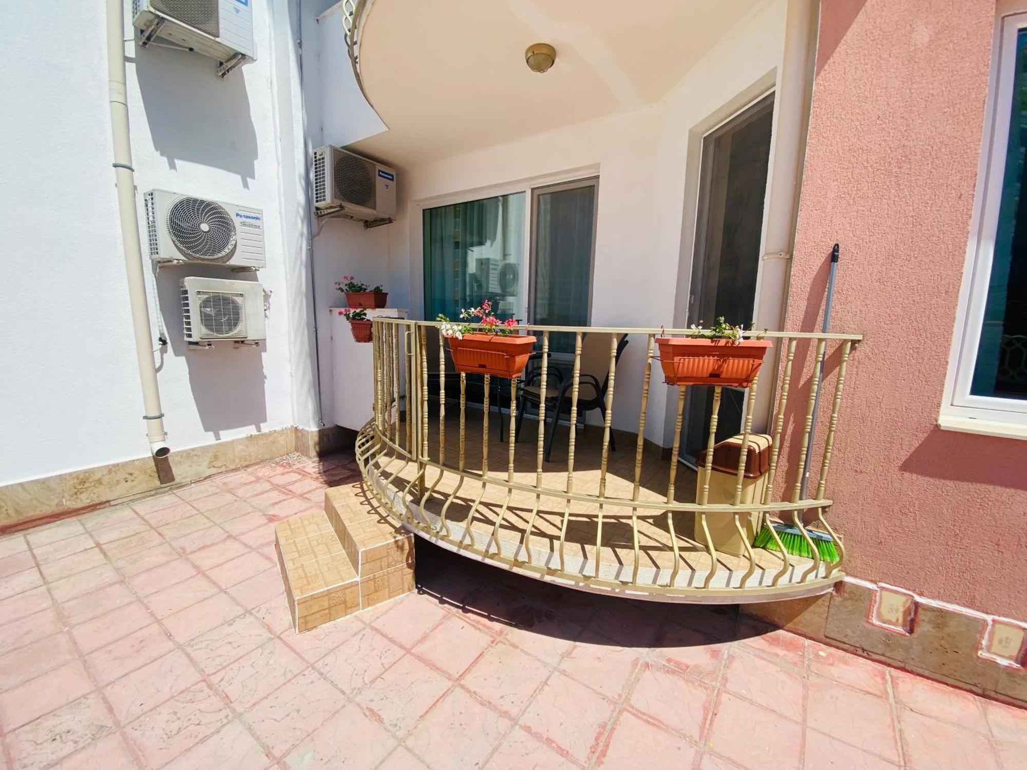 First Line On The Beach Cosy Sea Paradise Apartments Kavarna Buitenkant foto